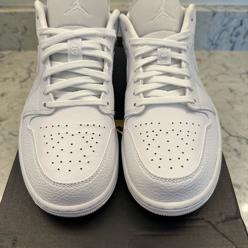 Jordan 1 Lows dead stock (with factory flaws)
